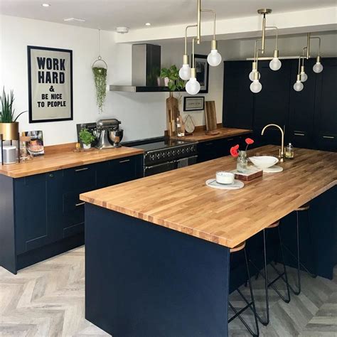 navy blue wood kitchen.